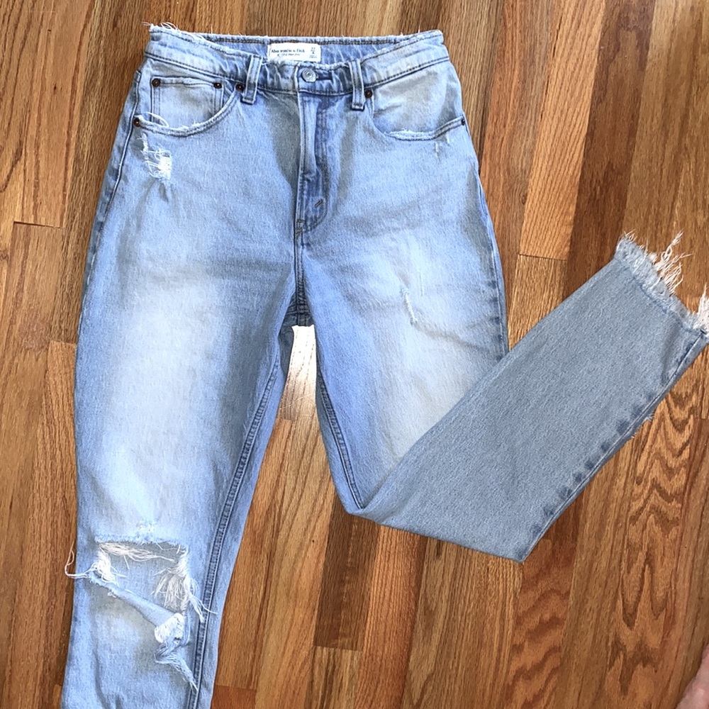 Abercrombie high rise 90’s Mom jeans, long